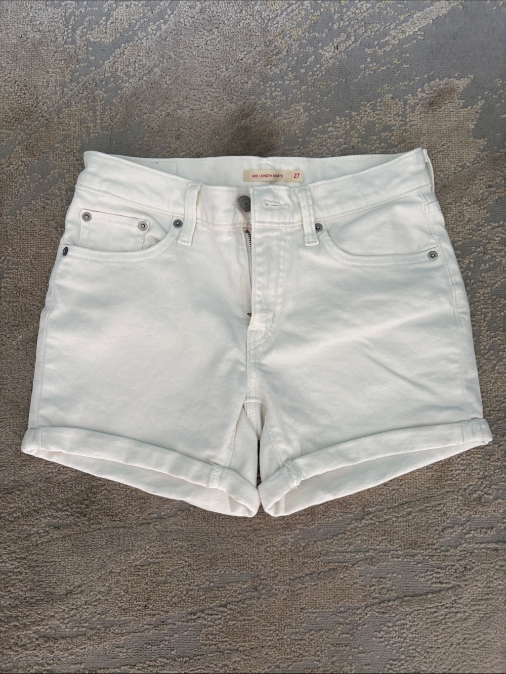 Levi’s White Mid-Length Rolled Hem Women’s Shorts size 27 like NWOT